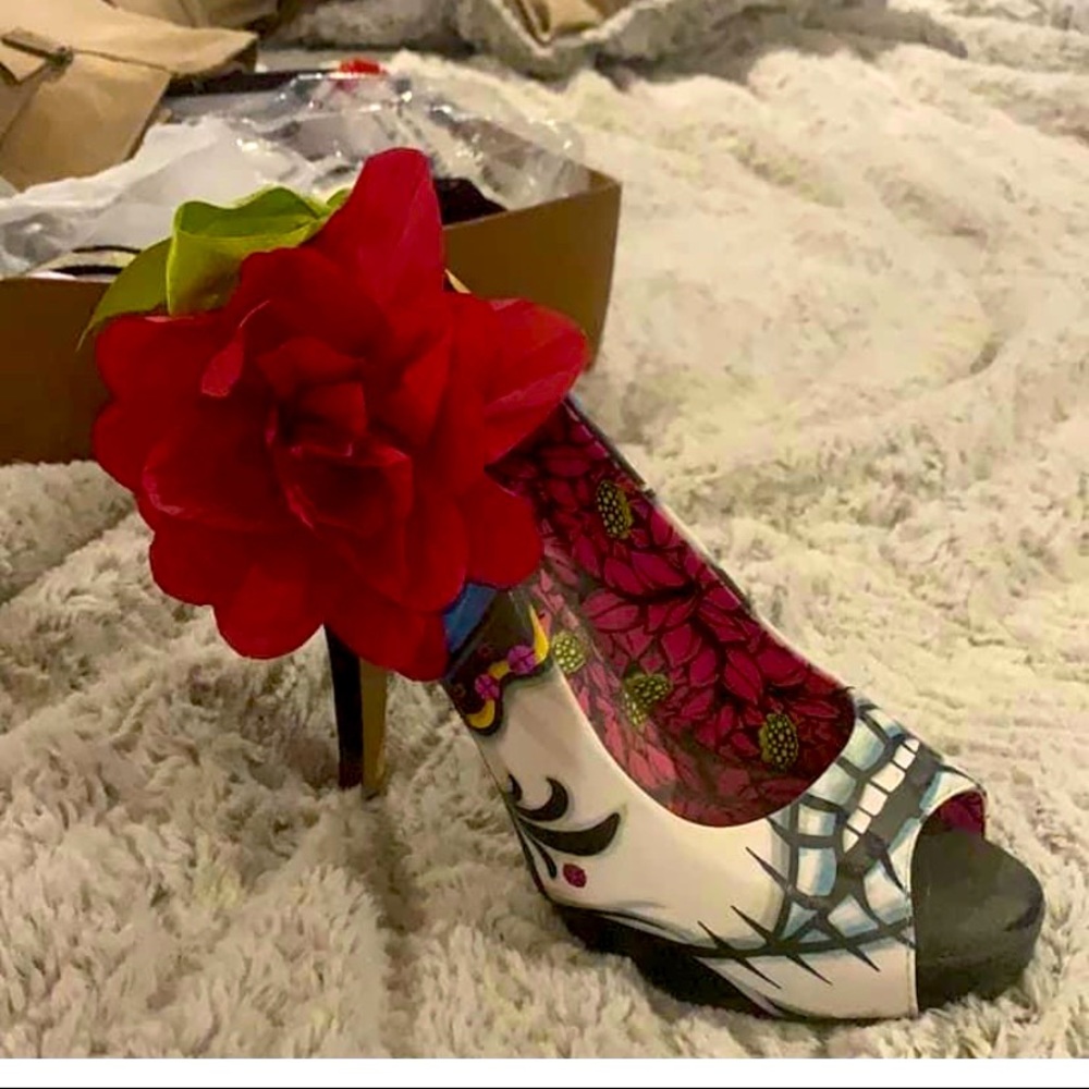 Size 7 Never Worn Iron Fist Heel